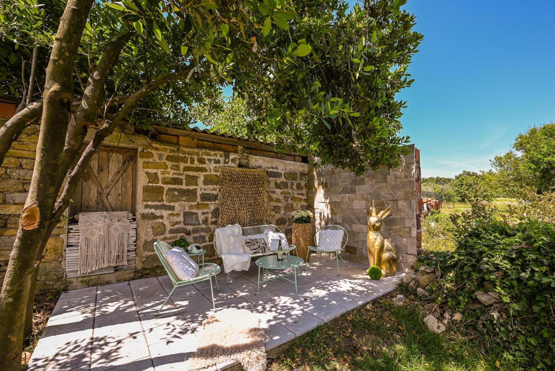 Medanni - Boutique House In Nature With Pool إيزولا المظهر الخارجي الصورة